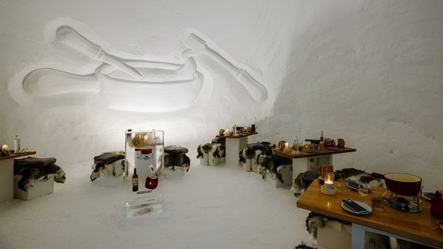 Engstligenalp fondue igloo