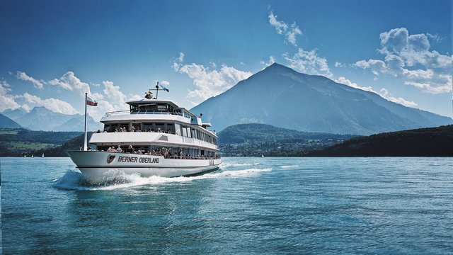 Thunersee mit Niesen im Hintergrund